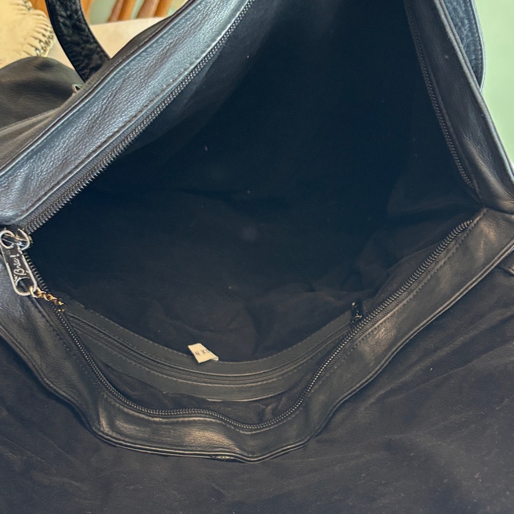 Chic Black Quilted Shoulder Bag - Picture 7 of 7